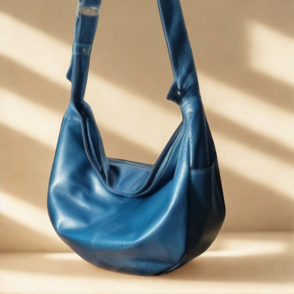 【日本製】 姫路レザー(ジャーシー風牛革)クレセントショルダーバッグ〈多機能モダン〉